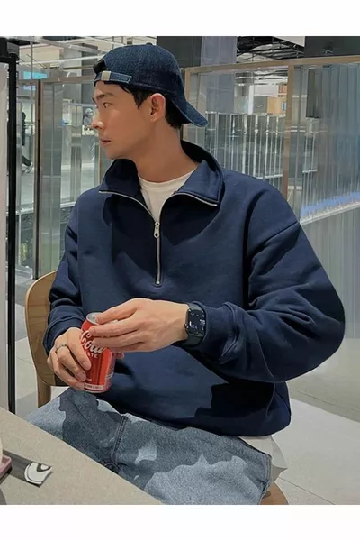 سويت شيرت أزرق كحلي بياقة عالية بسحاب، واسع ومناسب للجنسين