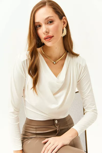 المرأة Ecru مطوي مطوي ديجاجي طوق بلوزة 