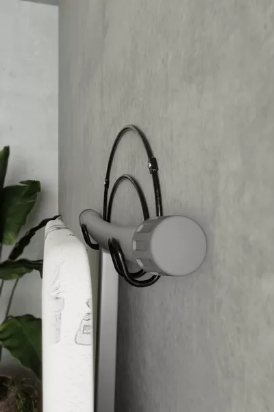 Закачалка за ютия и бюро за гладене зад вратата