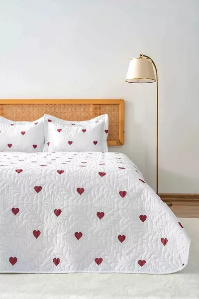 Прекрасный набор для сна для двоих, 3 предмета с покрывалом с сердечками