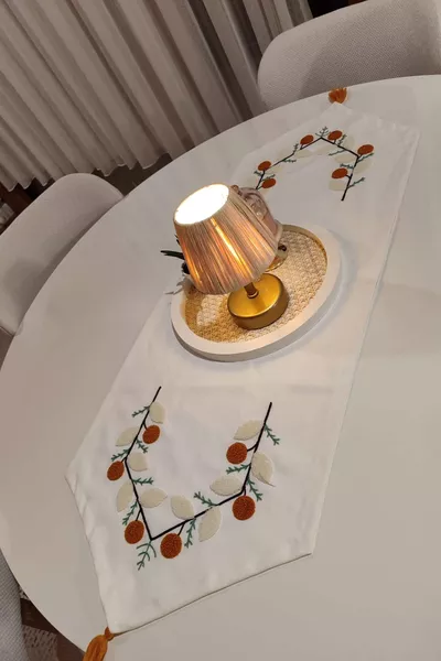 Runner, tovaglia americana e coprimacchia con ricamo Punch, 1 pezzo