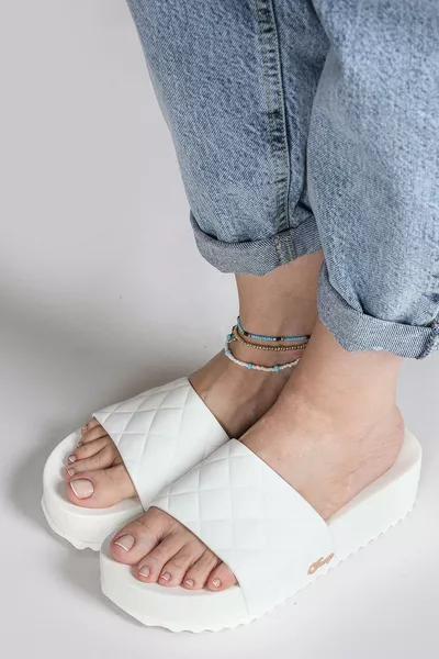 صنادل نسائية بيضاء يومية بقاعدة مرتفعة وكعب ممتلئ 