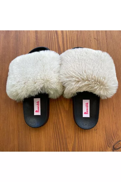 Дамски летни чехли с един каиш и мек пухкав кремообразен вид