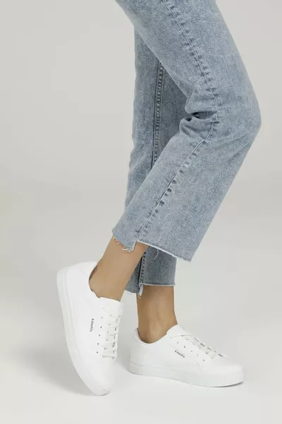 حذاء رياضي نسائي أبيض من بورو 1fx