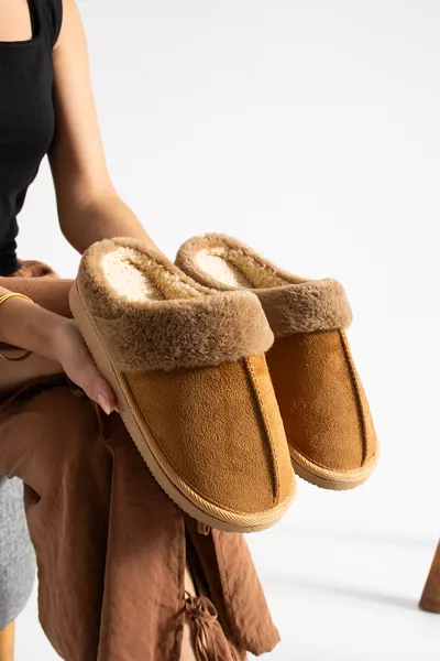 شباشب منزل شتوية مبطنة بالفرو من جلد الغزال