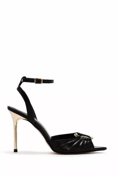 Zwarte leren sandalen met enkelbandje en dunne hakken voor dames 