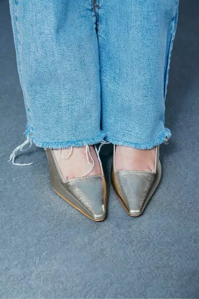 الذهب اللون تصميم مشبك المرأة الكعب نيولا