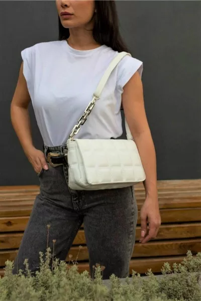 Weiße quadratische Hand- und Umhängetasche mit besticktem Kettenriemen für Damen