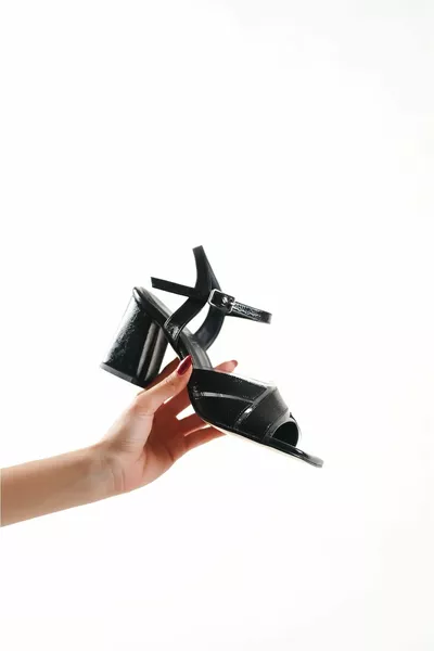 Sandali con tacco spesso da donna A