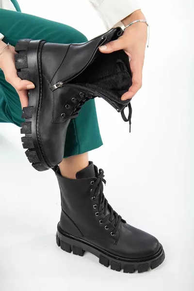 الجلد الأسود مطاط سميكة وحيد أحذية نسائية قصيرة