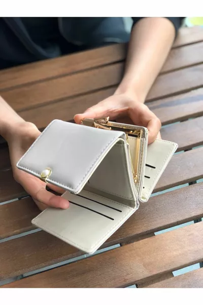 محفظة نسائية مع كريم اللؤلؤ