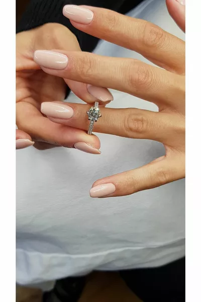 Élégante bague solitaire scintillante en argent véritable (plaqué rhodium non ternissant)