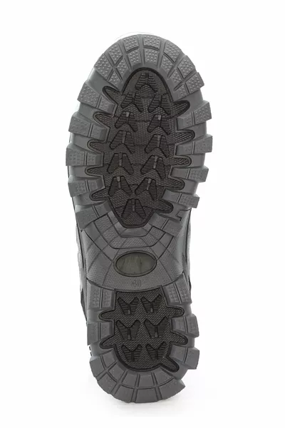 أحذية رياضية سوداء مقاومة للبرد للرجال