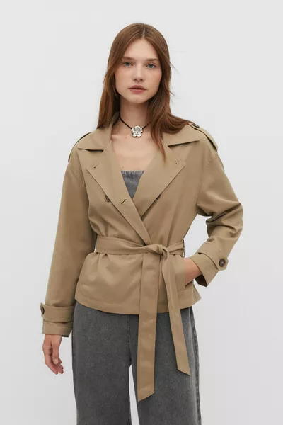 Short trench coat with belt