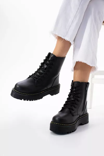 Stivali da donna in pelle nera