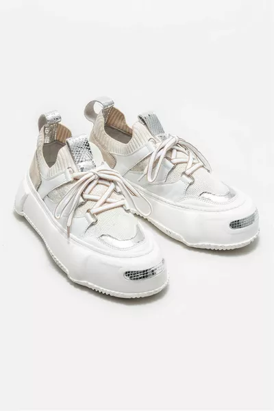 حذاء رياضي نسائي أبيض