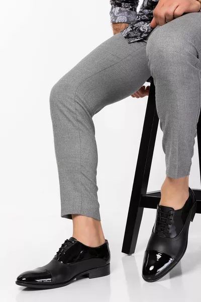 Лачени класически мъжки обувки