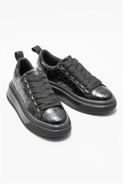 أحذية رياضية نسائية سوداء