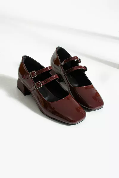 Дамска Мери Джейн Бургундия Лачена кожа Черешово червен гръб Затворена двойна лента Квадратни пръсти Къси токчета