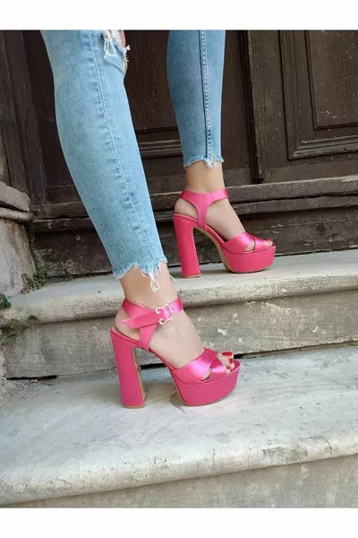 فساتين السهرة منصة الساتان الفوشيا