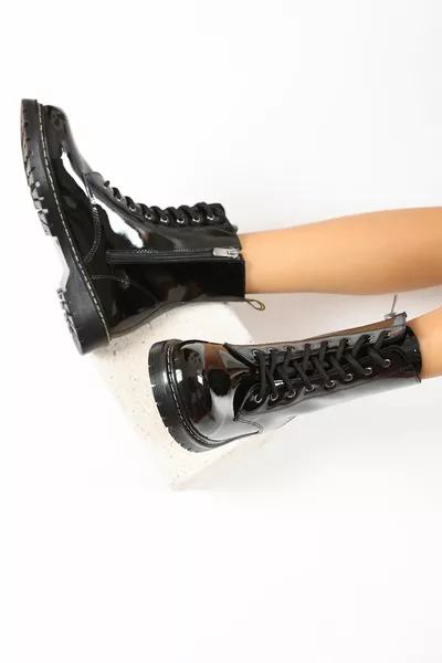 Черни лачени дамски пощенски ботуши