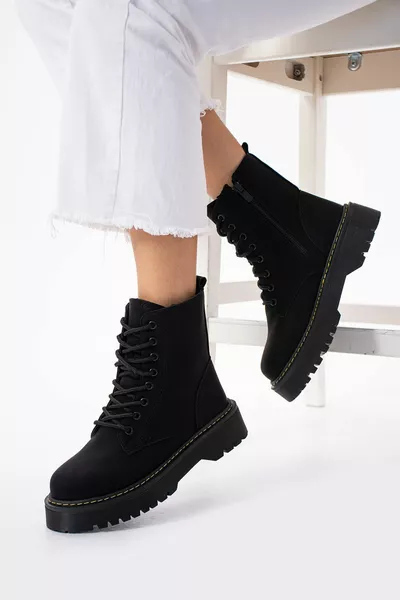 Черни матови дамски ботуши