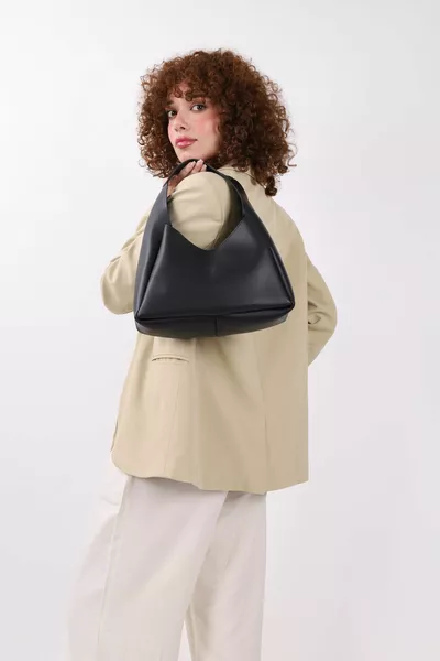 حقيبة مكياج من الجلد الصناعي الأسود للسيدات مع مقصورة داخلية كبيرة حقيبة يد وكتف العرض:  الطول:  العرض:  سم