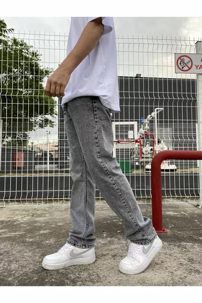 بنطلون جينز فضفاض بساق طويلة مستقيمة رمادية