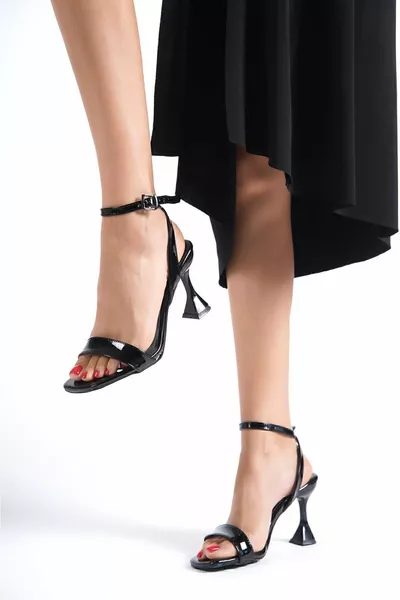 أسود براءات الاختراع والجلود فرقة واحدة الشمبانيا الكعب