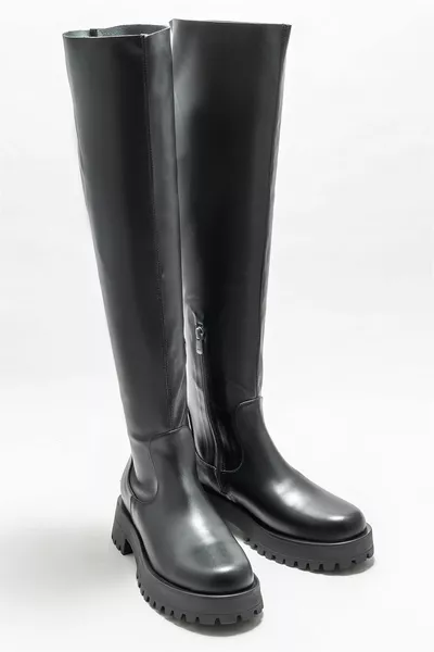 أحذية نسائية سوداء مسطحة