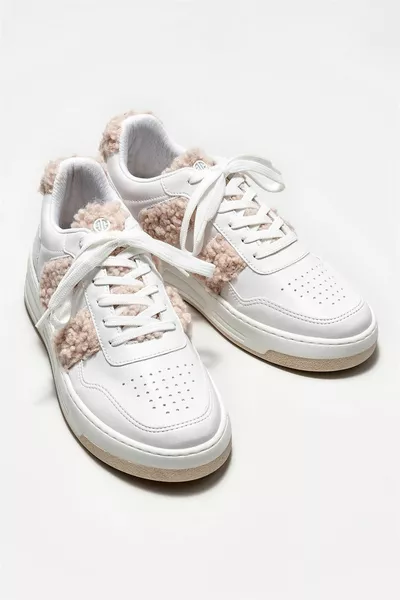 حذاء رياضي نسائي أبيض