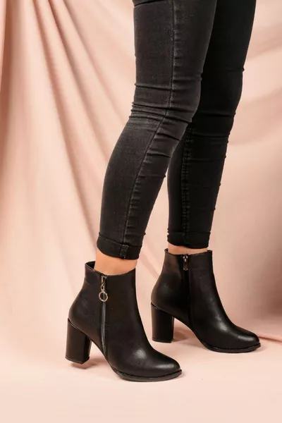 Schwarzes Leder Damen Ring Reißverschluss 7cm Stiefel mit Absatz 