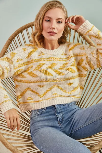 Женский трикотажный свитер с рисунком