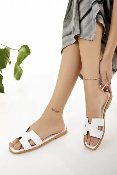 المرأة النعال عارضة بيضاء أنيقة عارضة شاطئ البحر ضيف المنزل المهر خارج النعال