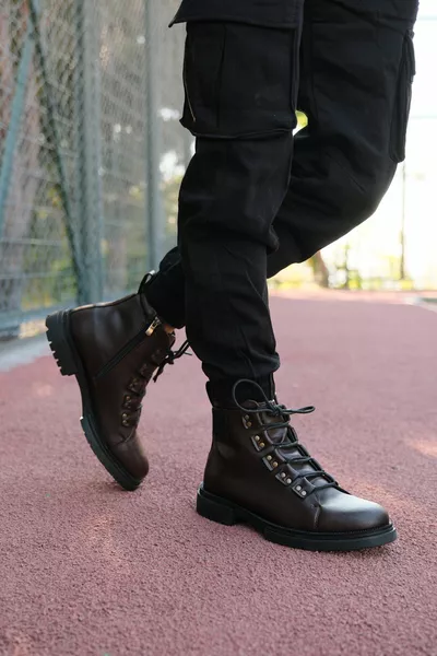 أحذية بريدية رجالية بنية اللون 