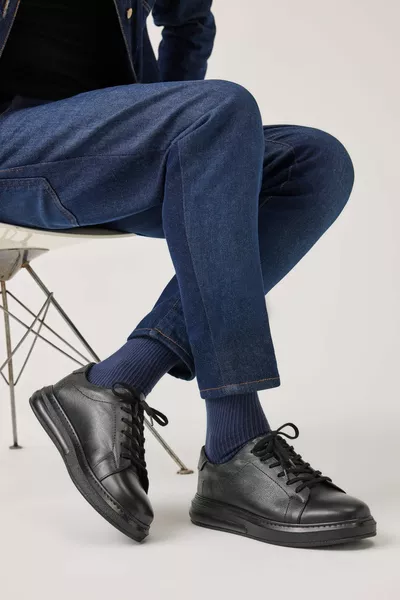 Chaussures décontractées pour hommes piétons noirs en cuir véritable