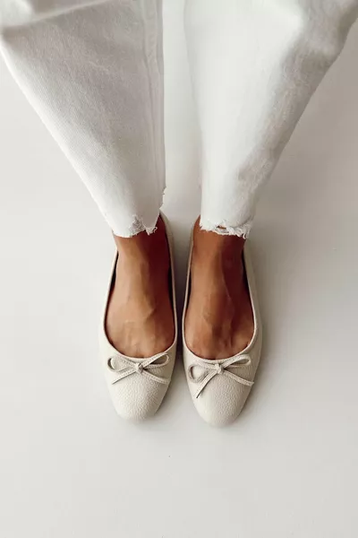 الحجر الأساسي جلد طبيعي الباليه الشقق