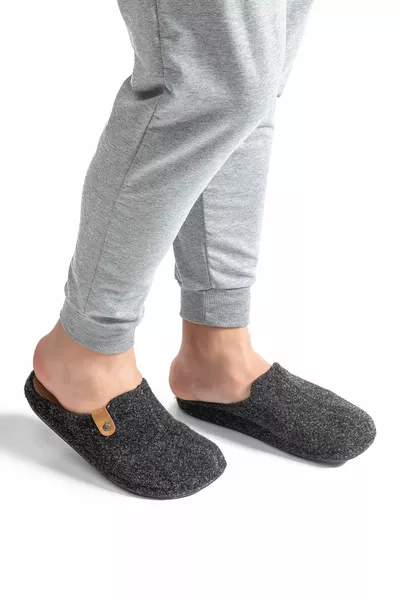 ماتي شباشب رجالية أسود /