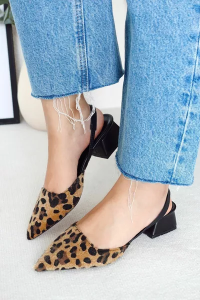 أحمر الخدود ليوبارد مدبب مقدمة قصيرة كتلة الكعب أحذية نسائية