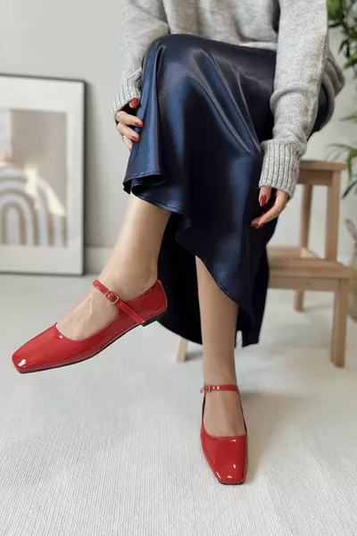 صغير أحمر براءات الاختراع الجلود مغلقة الظهر فرقة واحدة مربع اصبع القدم قبعة صلبة المرأة الباليه الشقق ماري جين