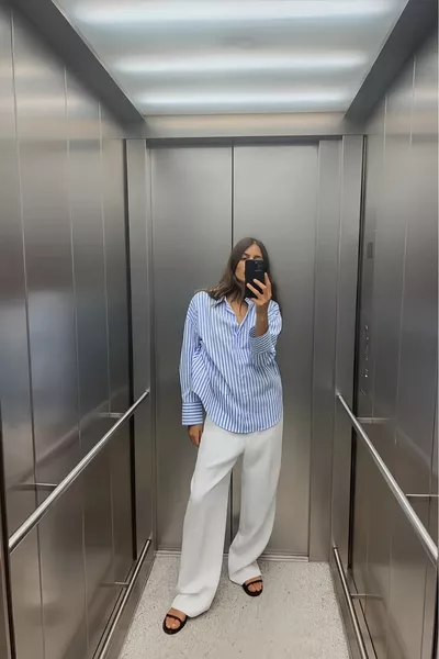 قميص واسع مخطط بأزرق فاتح