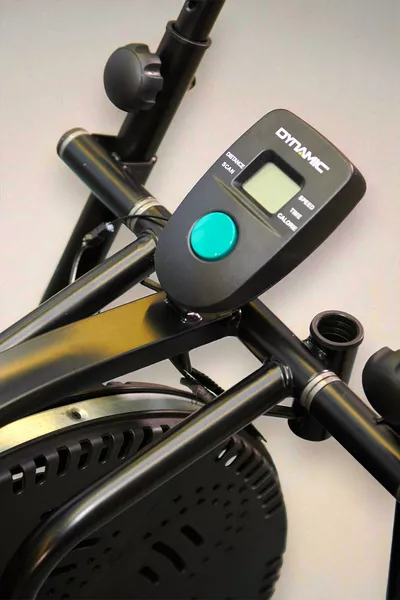 La bicicletta ellittica può essere utilizzata in piedi e seduti Orbitroller Orbitrack