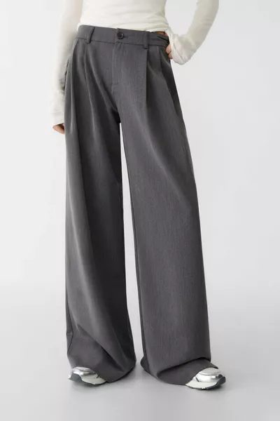 بنطال قماش واسع الأرجل مع كسرات