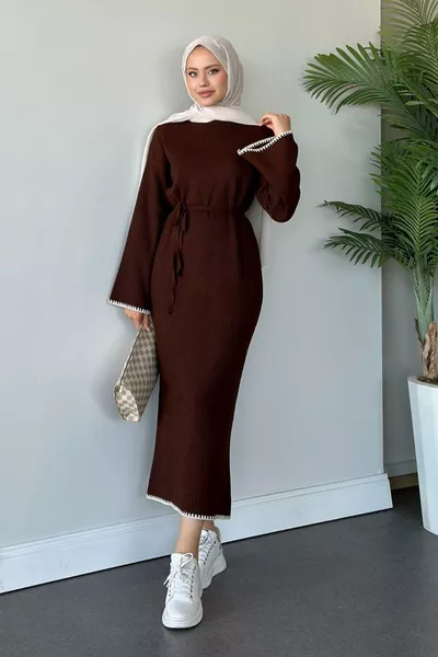 فستان صوفي من زينب باللون البني