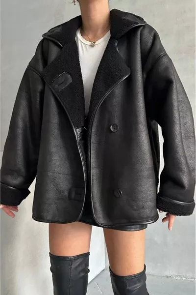 سترة كبيرة الحجم من الجلد المدبوغ المخملي ببطانة فرو