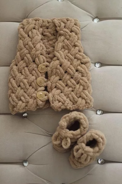 Ensemble de gilet et chaussons pour bébé en tricot Puffy