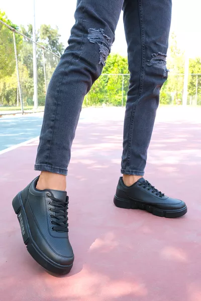 حذاء رياضي رجالي أسود 