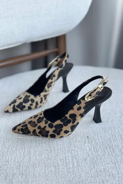 حذاء نسائي بكعب عالِ من أوفيس - بنقشة الفهد