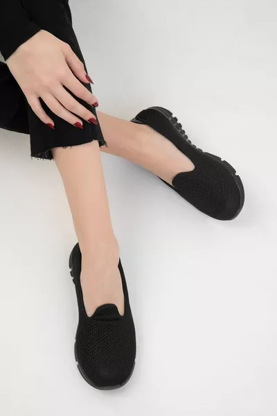 حذاء نسائي رياضي أسود 