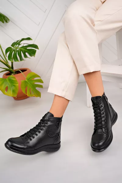 حذاء كاحل بسحّاب من الجلد الطبيعي